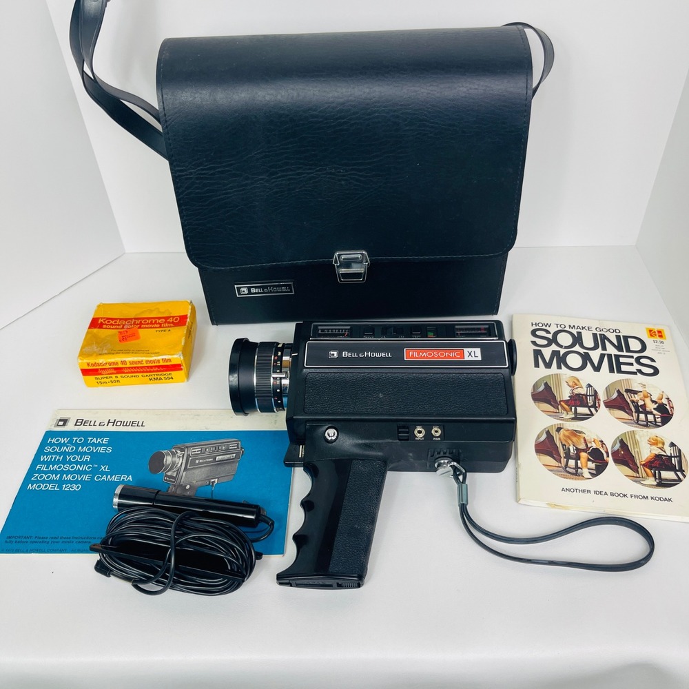 Bell & Howell Filmosonic XL 1230 Super 8 Sound Movie Camera Kit Case Mic GOOD